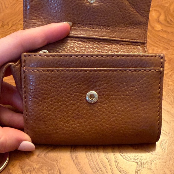 Michael Kors Tan/Brown Leather Key Card Holder with Gold Plaque - Picture 6 of 8